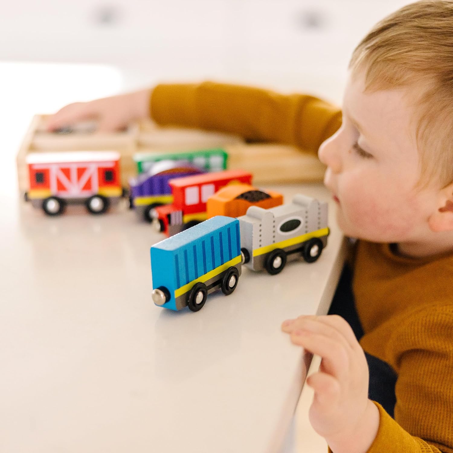 Thumbnail 5 de Melissa & Doug Wooden Train Cars 8-piece