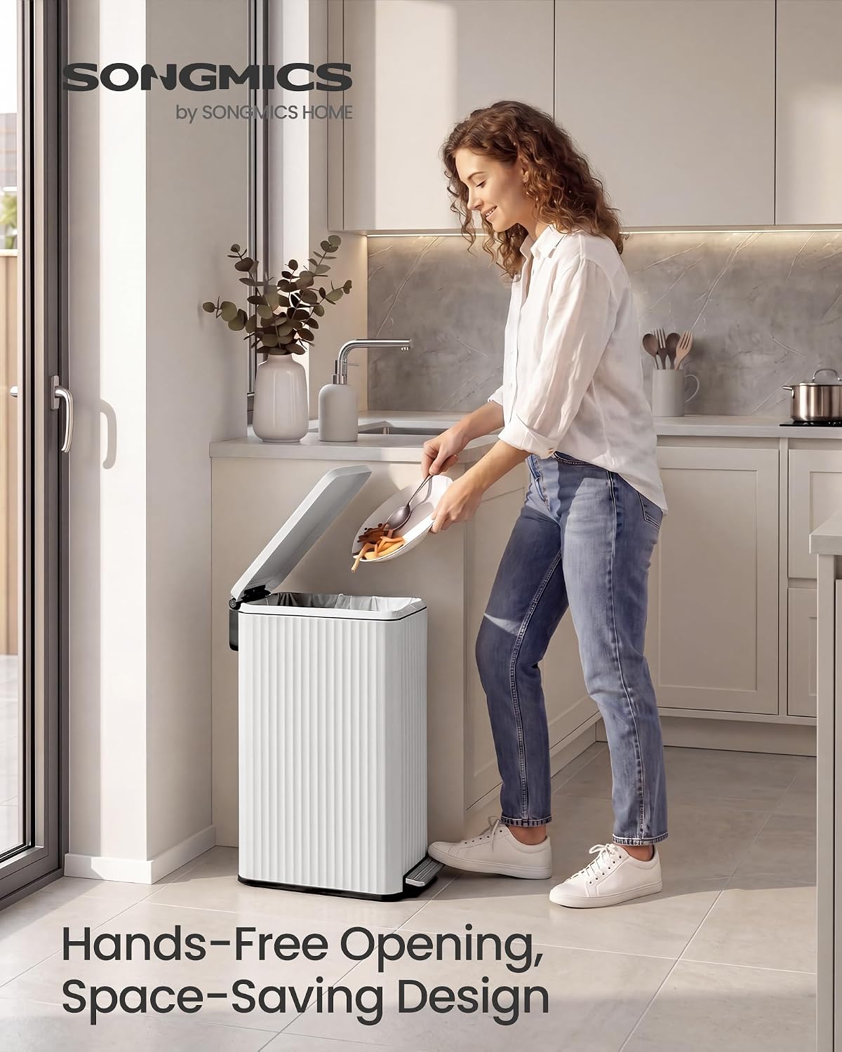 Detalle 2 de SONGMICS Kitchen Bin with Pedal, 13 Gallon (50 L) Slim Waste Bin with Soft-Close Lid – Cloud White (LTB350WZ02)