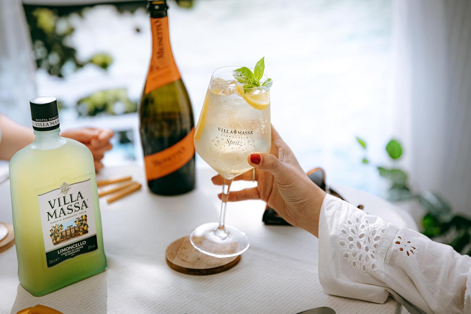 Detalle 2 de Villa Massa Limoncello 🍋 Licor Italiano de Sorrento 500ml