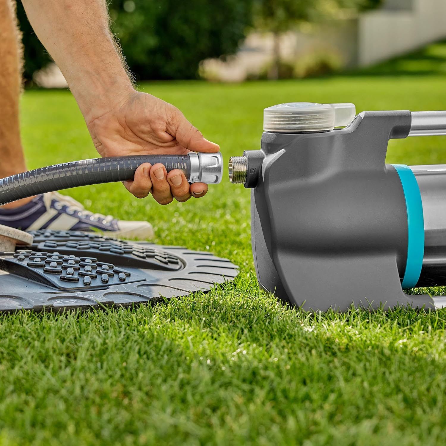 Detalle de Gardena Sauggarnitur mit 4 m Saugschlauch – Saugfilter mit Rückflussstopp