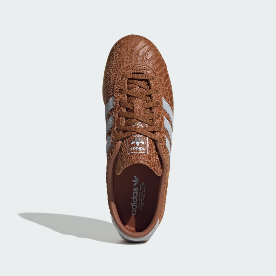 Detalle 2 de Zapatilla Gazelle LO PRO de Adidas — estilo clásico en cuero marrón