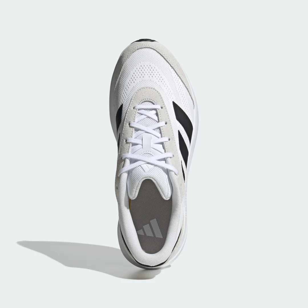 Detalle 2 de Zapatilla Lightshift de Adidas en color blanco: comodidad y estilo para el día a día