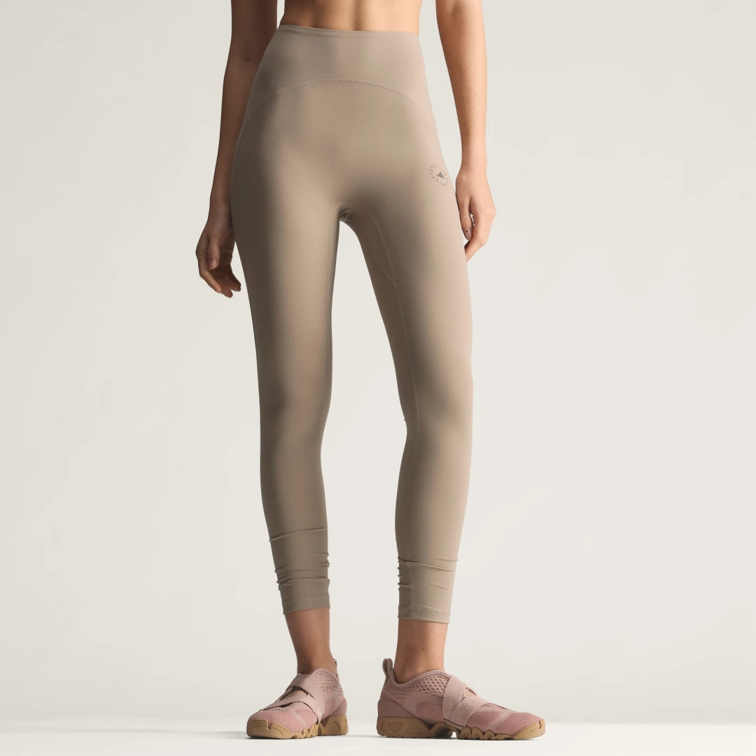 Detalle de Mallas fruncidas adidas by Stella McCartney Studio — Marrón