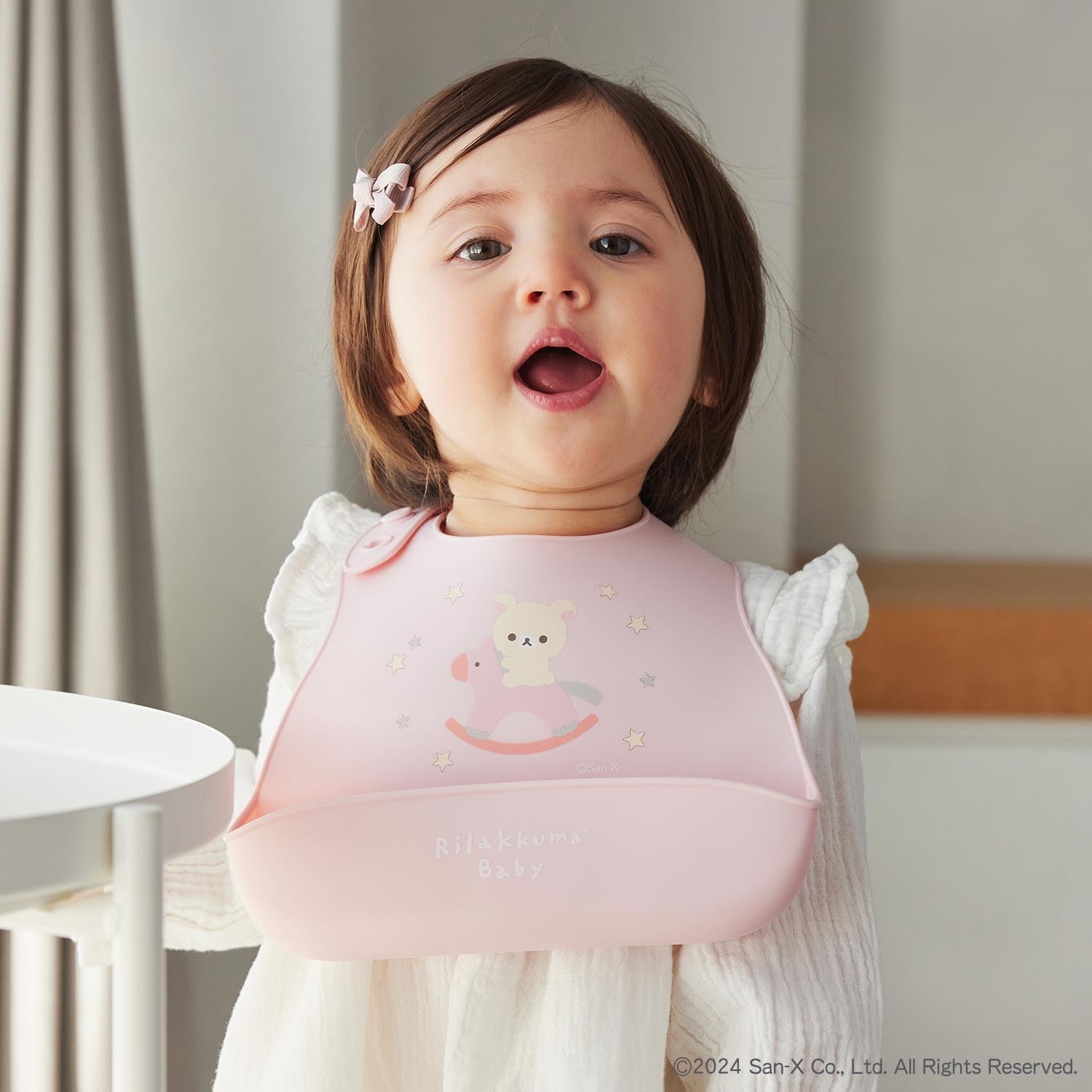 Detalle de DADWAY リラックマベビー シリコーンビブ BBRIL001012100 ブルー・コンパクトにたためるボタン留め