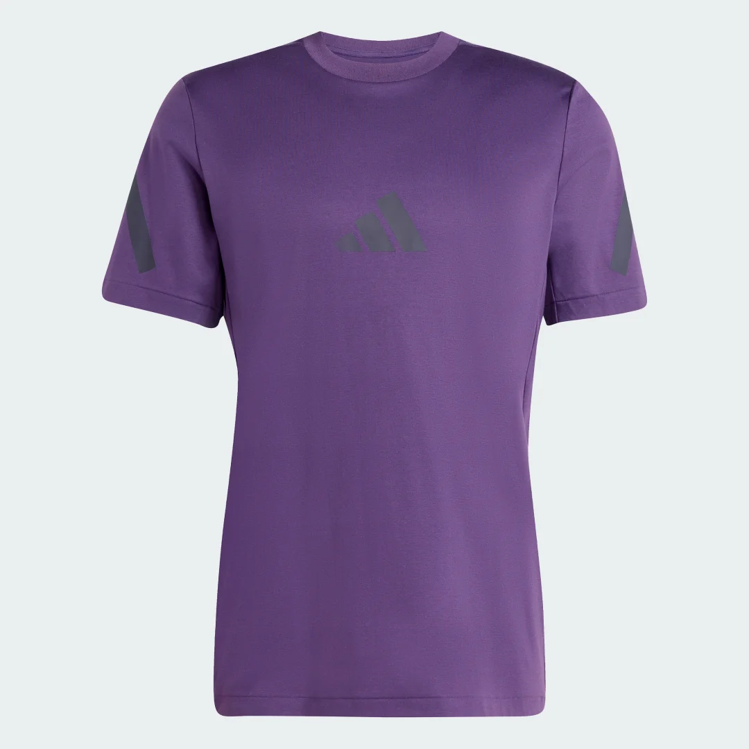 Detalle de Camiseta adidas Z.N.E. en color violeta