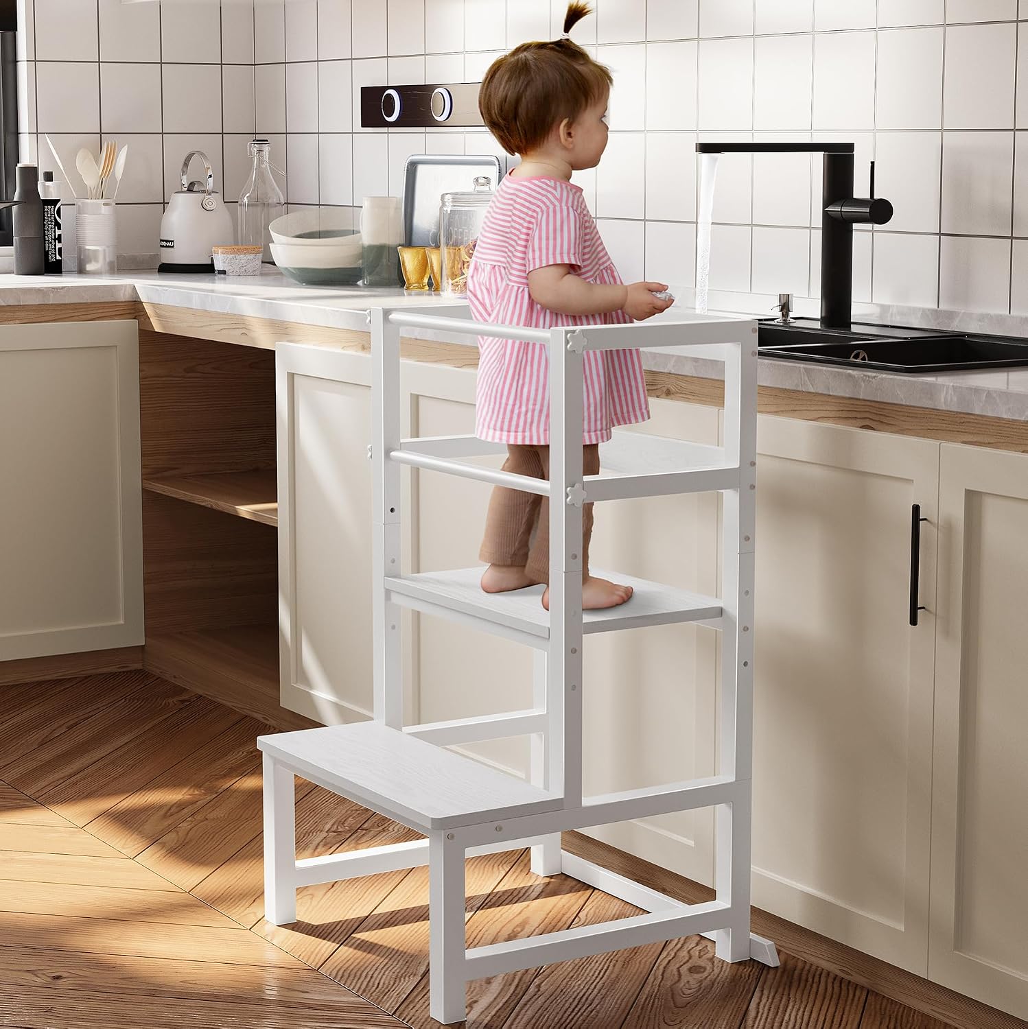 Detalle de INNOD Toddler Kitchen Step Stool with Steel and Wood