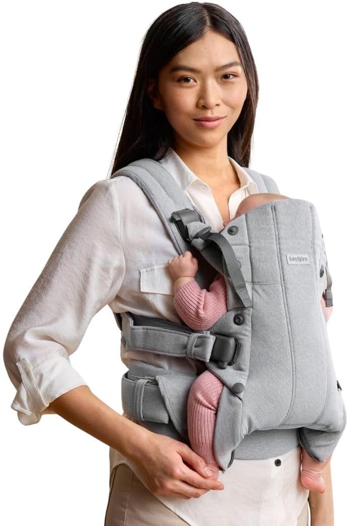 Detalle de BabyBjörn Harmony Marsupio in Tessuto Mélange Grigio Chiaro — comfort 0–3 anni