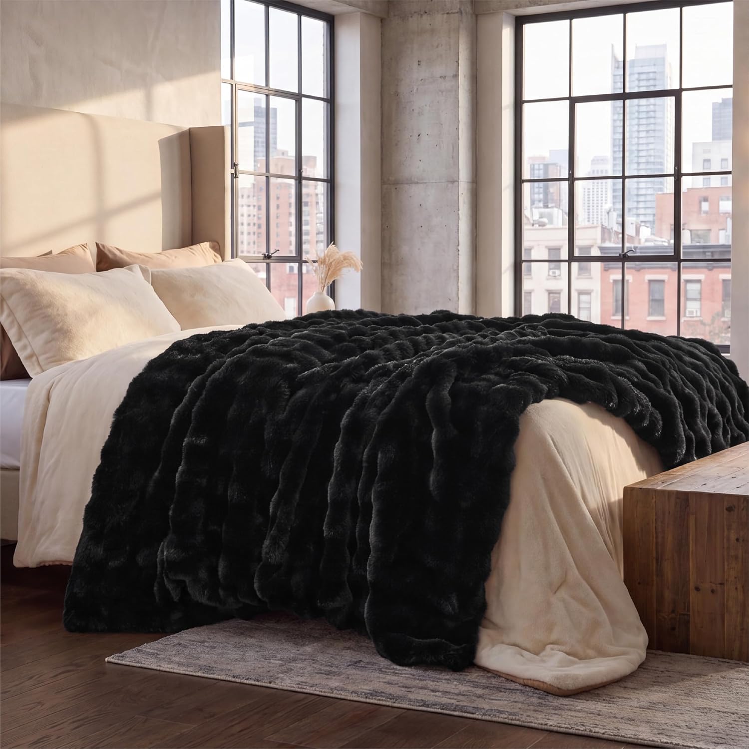 Detalle de Bedsure Faux Fur Blanket, 104 x 90 Inches