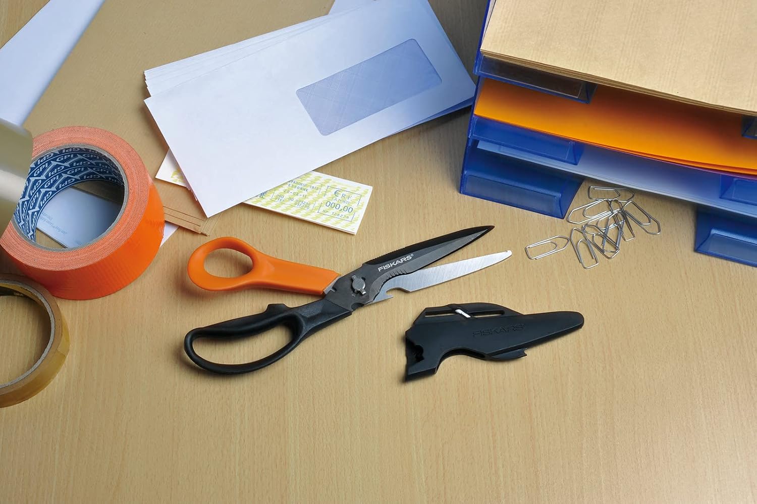 Detalle 2 de Fiskars Cuts + More 1000809 multifunktionssax, 23 cm med titanbeläggning