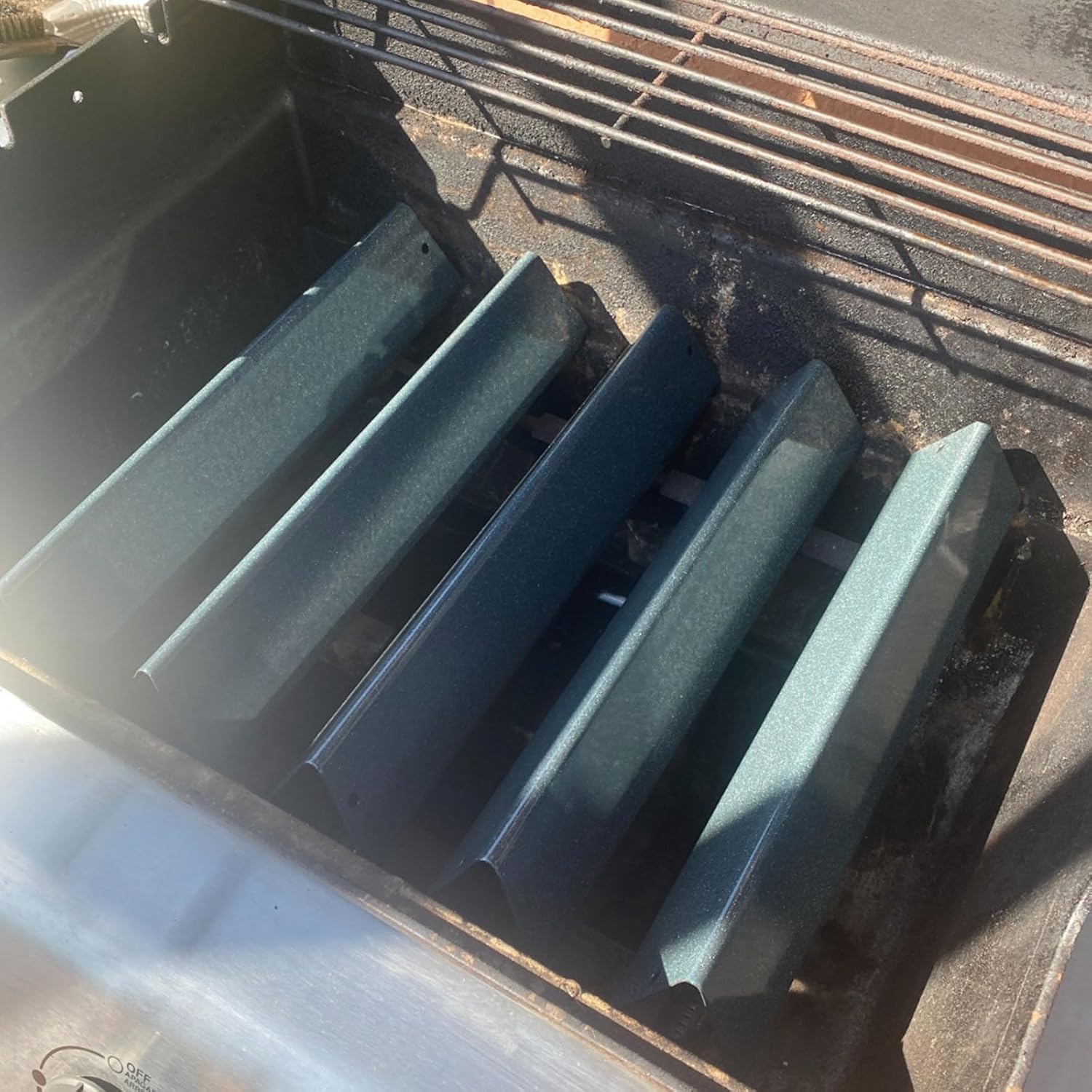 Detalle 1 de Grill Ersatzteile für Weber Spirit 300 Series (vordere Brennerknöpfe) – Flavorizer Bars, Brennerrohr & Gusseisen-Grillrost