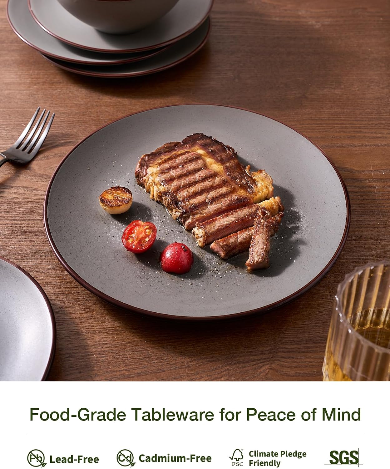 Detalle de Famiware Venus Plates and Bowls Set with Trim – 12 Pieces, Matte Dark Gray Stoneware