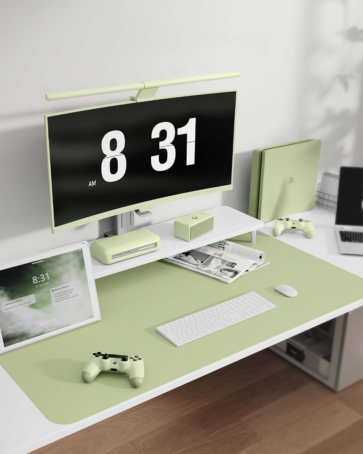 Detalle de MOLMO Non-Slip Desk Mat (Matcha Green), waterproof leather desk pad, 60 x 35 cm