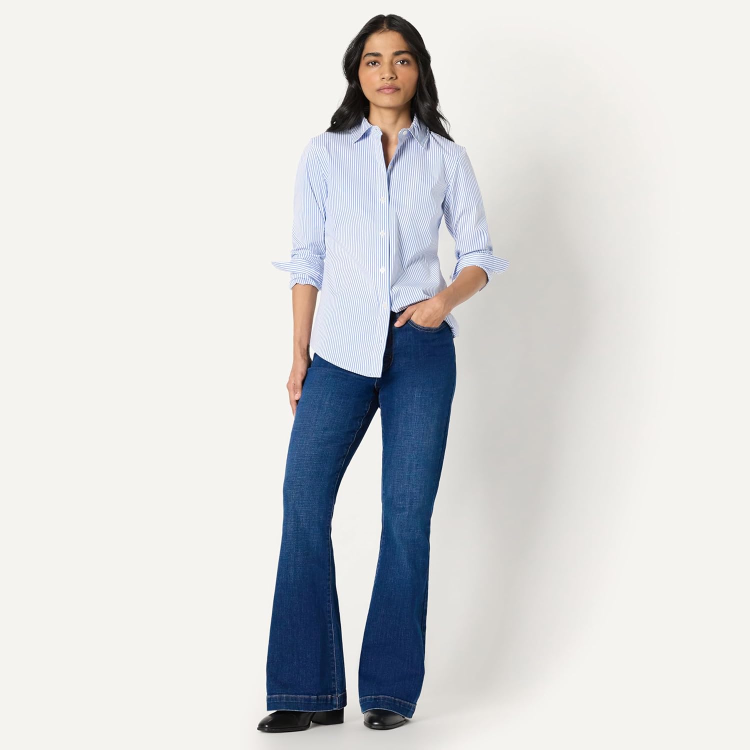 Thumbnail 4 de Amazon Essentials Women’s Regular-Fit Stretch Poplin Button-Up Dress Shirt