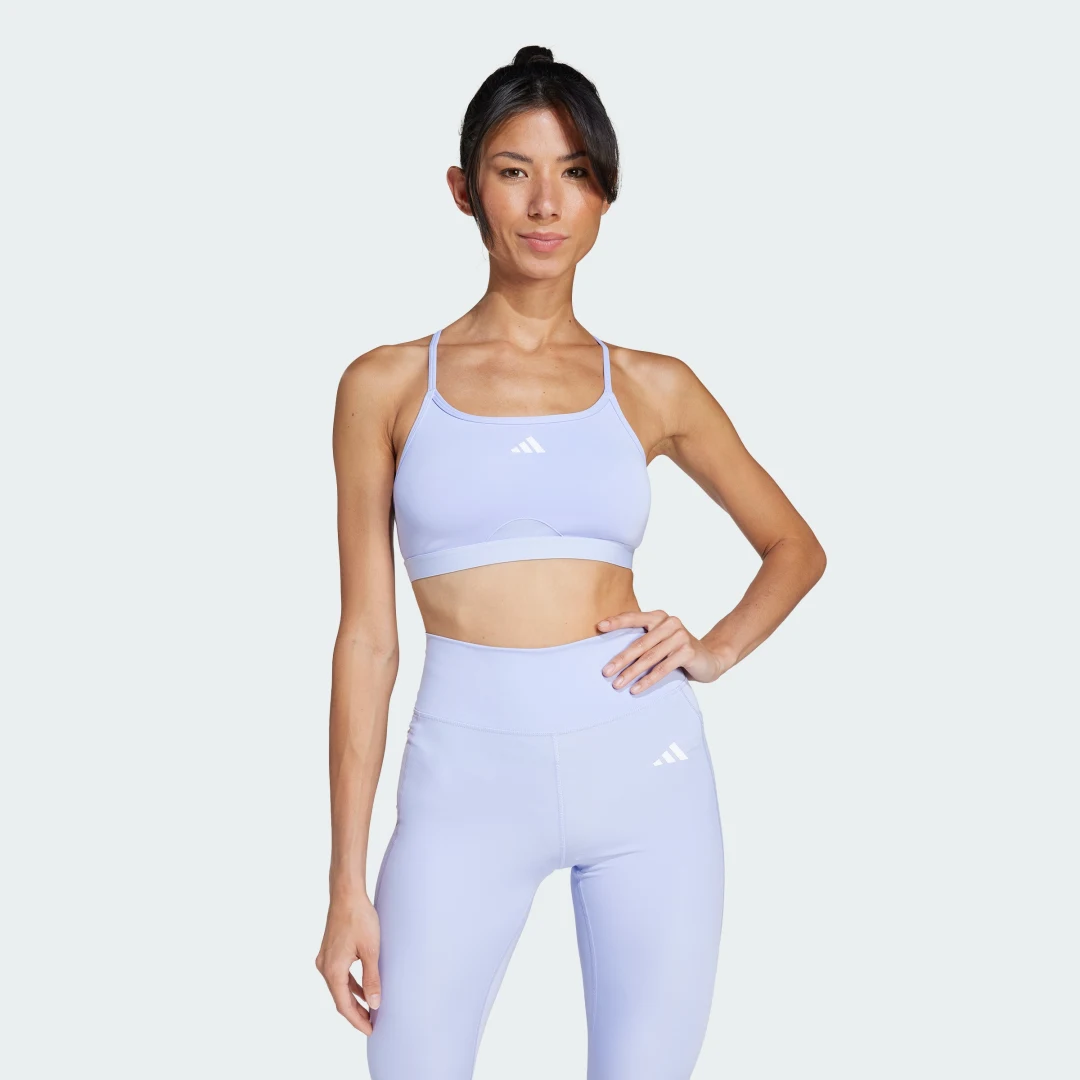 Detalle de Sujetador Aeroreact Training 3 bandas de Adidas – soporte cómodo para entrenamientos en violeta