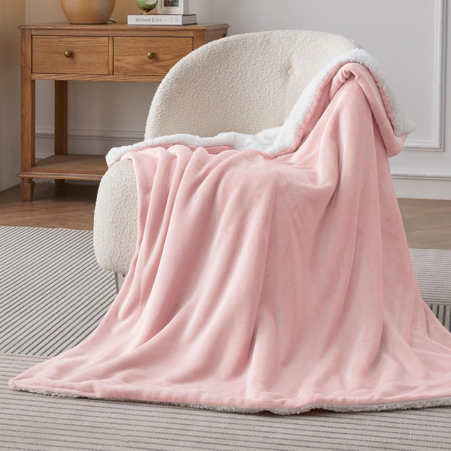 Detalle de Bedsure GentleSoft Sherpa Fleece Twin Blanket, Pink, 60 x 80 Inches
