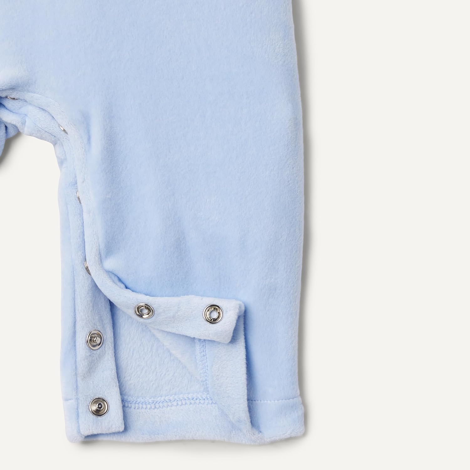 Detalle de Amazon Essentials x Sofia Grainge Unisex Babies' Velour Overall and Long Sleeve Bodysuit Set