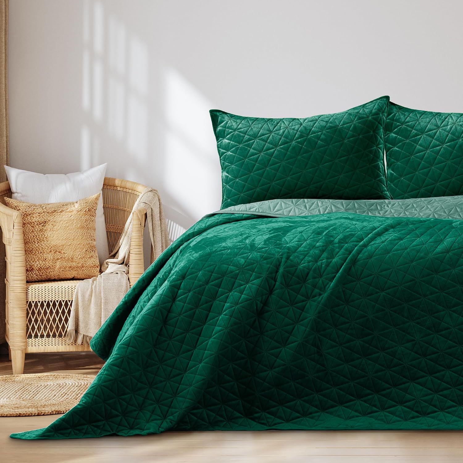 Detalle de AmeliaHome Laila Velvet Couvre-lit Vert 170 x 270 cm — douceur velours et microfibre