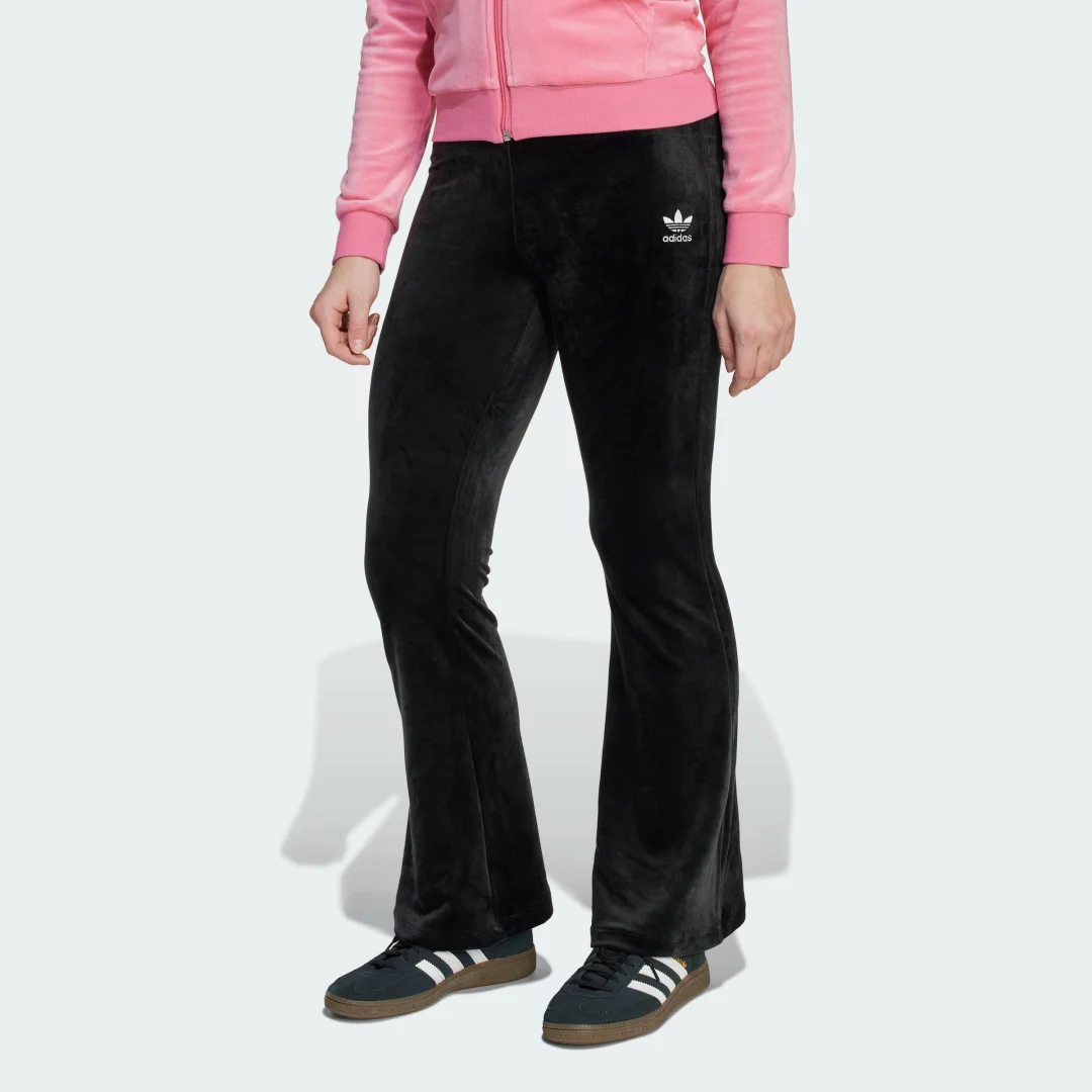 Detalle de Pantalón de terciopelo Adidas negro: confort diario con estilo