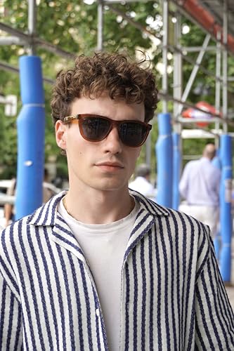 Detalle de Gafas de sol Hawkers ONE Polarized Unisex – diseño icónico y ligero