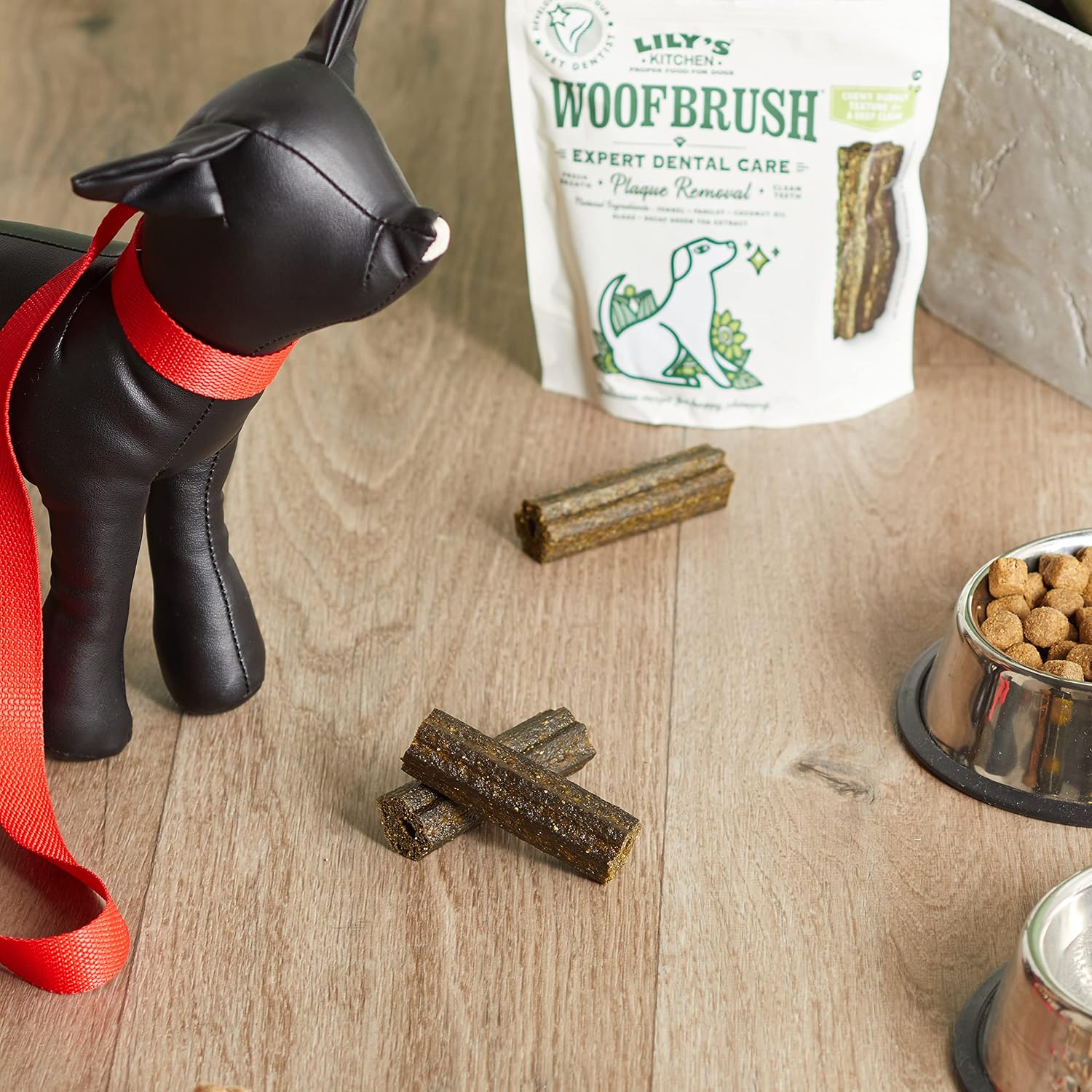 Detalle 2 de Lily's Kitchen Woofbrush kauwstaafjes voor kleine honden, 7 x 22 g