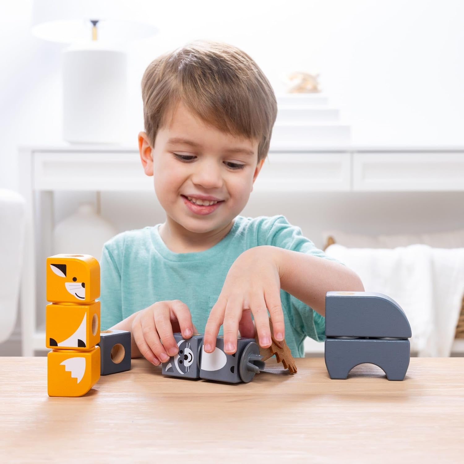 Detalle 2 de Melissa & Doug Blockables Waldtierfreunde Bau-Set (16-teilig, ab 2 Jahren) – 9 Holzbausteine mit Steck- und Filzteilen