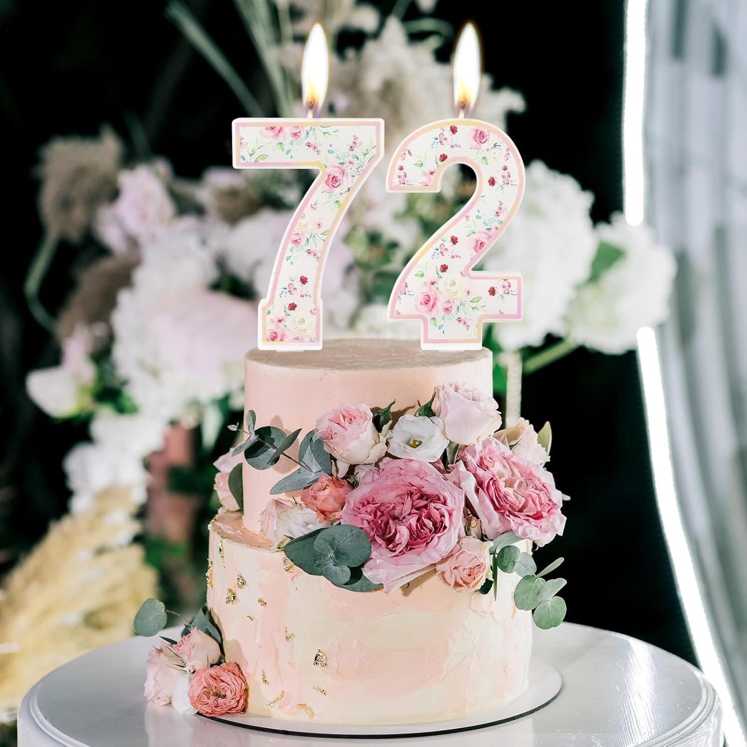 Detalle 2 de Beautiful Flower Candles: Hawaiian Themed Birthday Cake with Number 5 Decoration