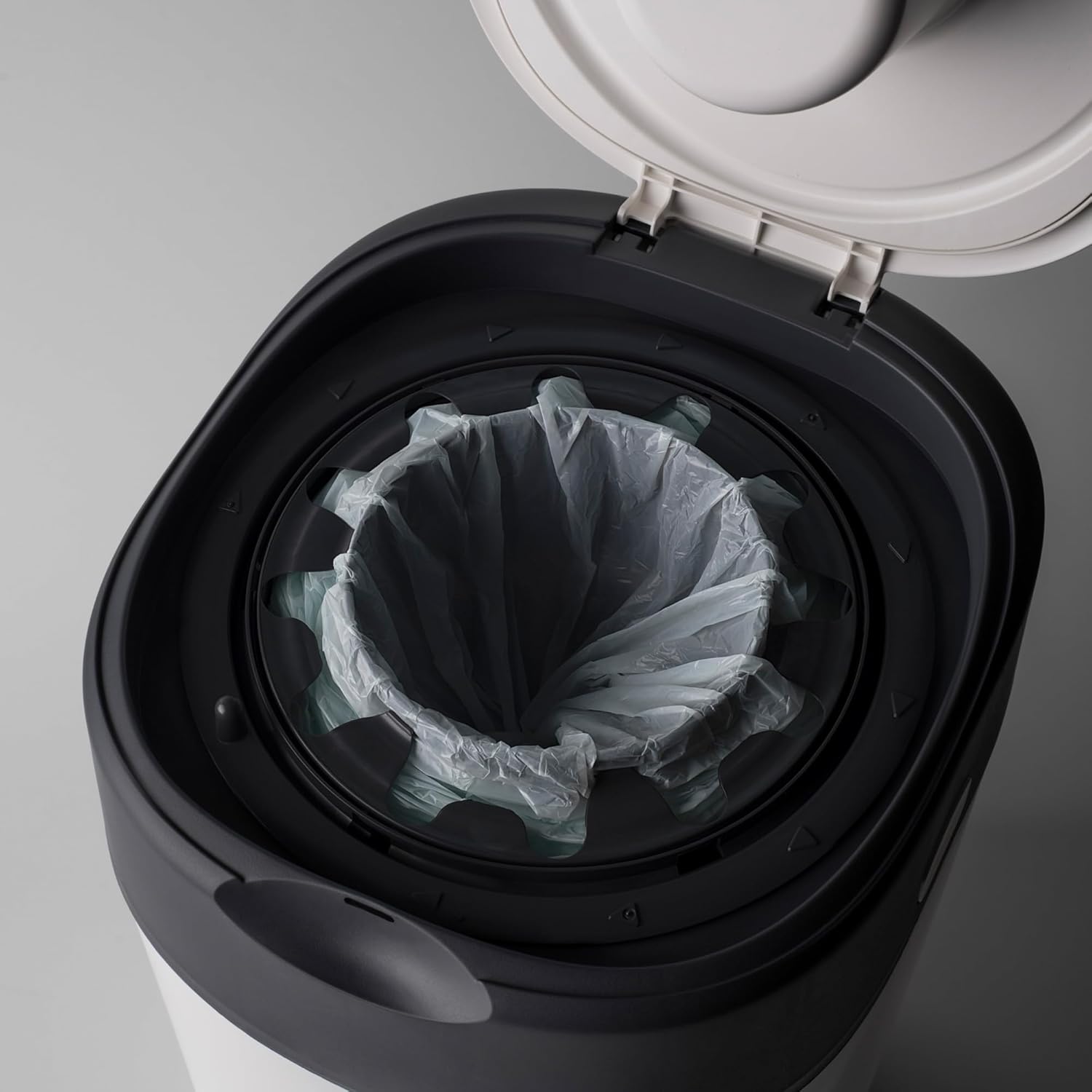 Detalle de Tommee Tippee XL Poubelle à Couches Twist and Click – avec 1 cassette multicouche antibactérienne