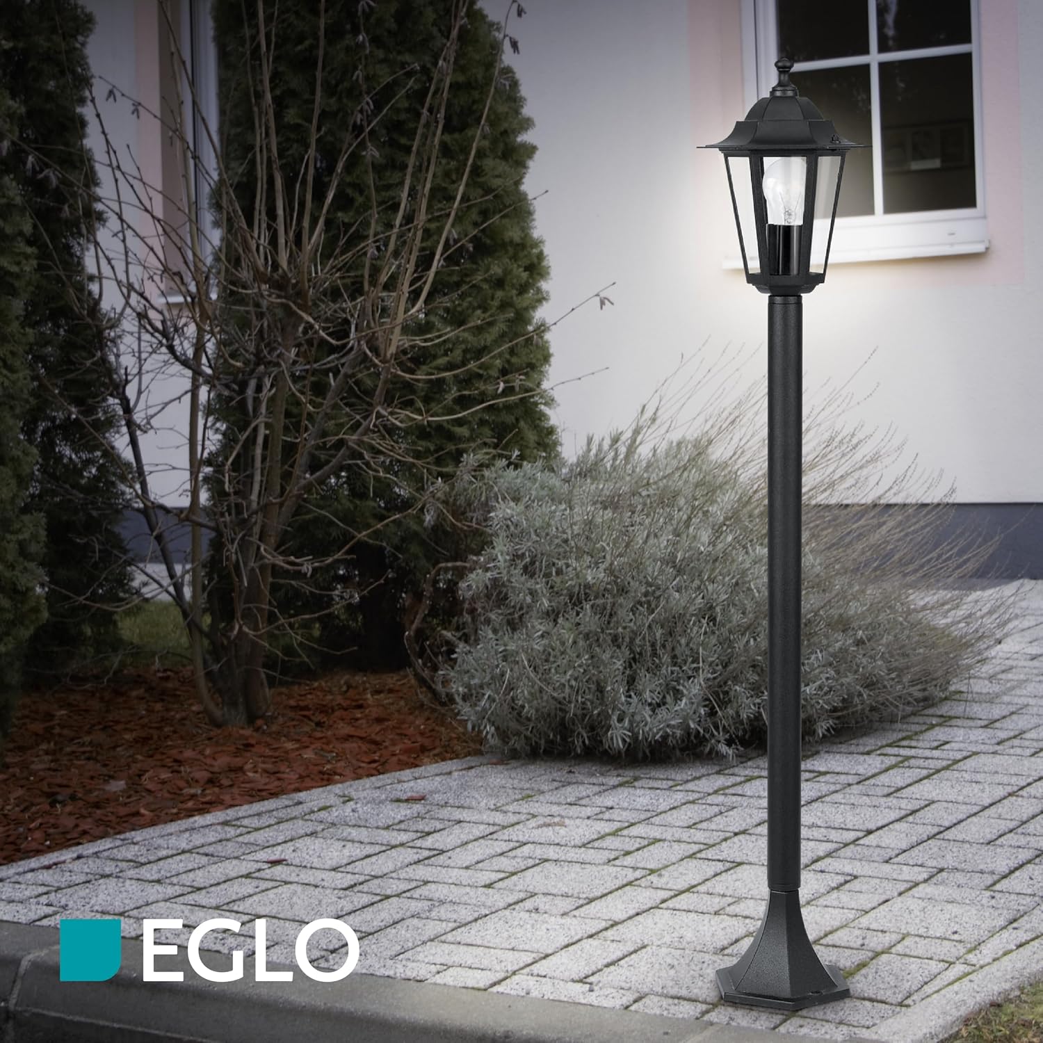 Detalle de EGLO Laterna 4 22144 – zewnętrzna lampa stojąca IP44 z aluminium i szkła