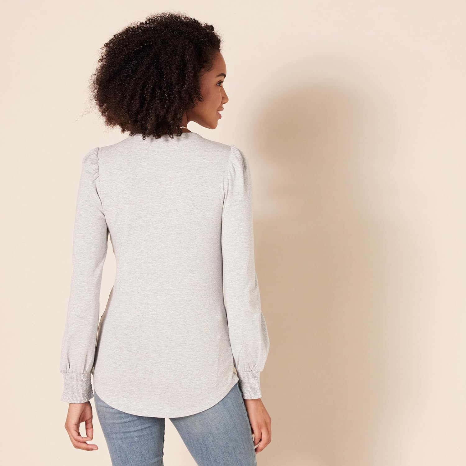 Thumbnail 1 de Damen Langarm-T-Shirt von Amazon Essentials mit Rundhalsausschnitt und gesmokten Bündchen