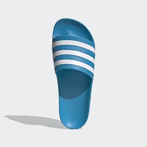 Detalle 2 de Adilette Aqua Slides para adulto de adidas: Solar Blue / Cloud White, talla 42 EU