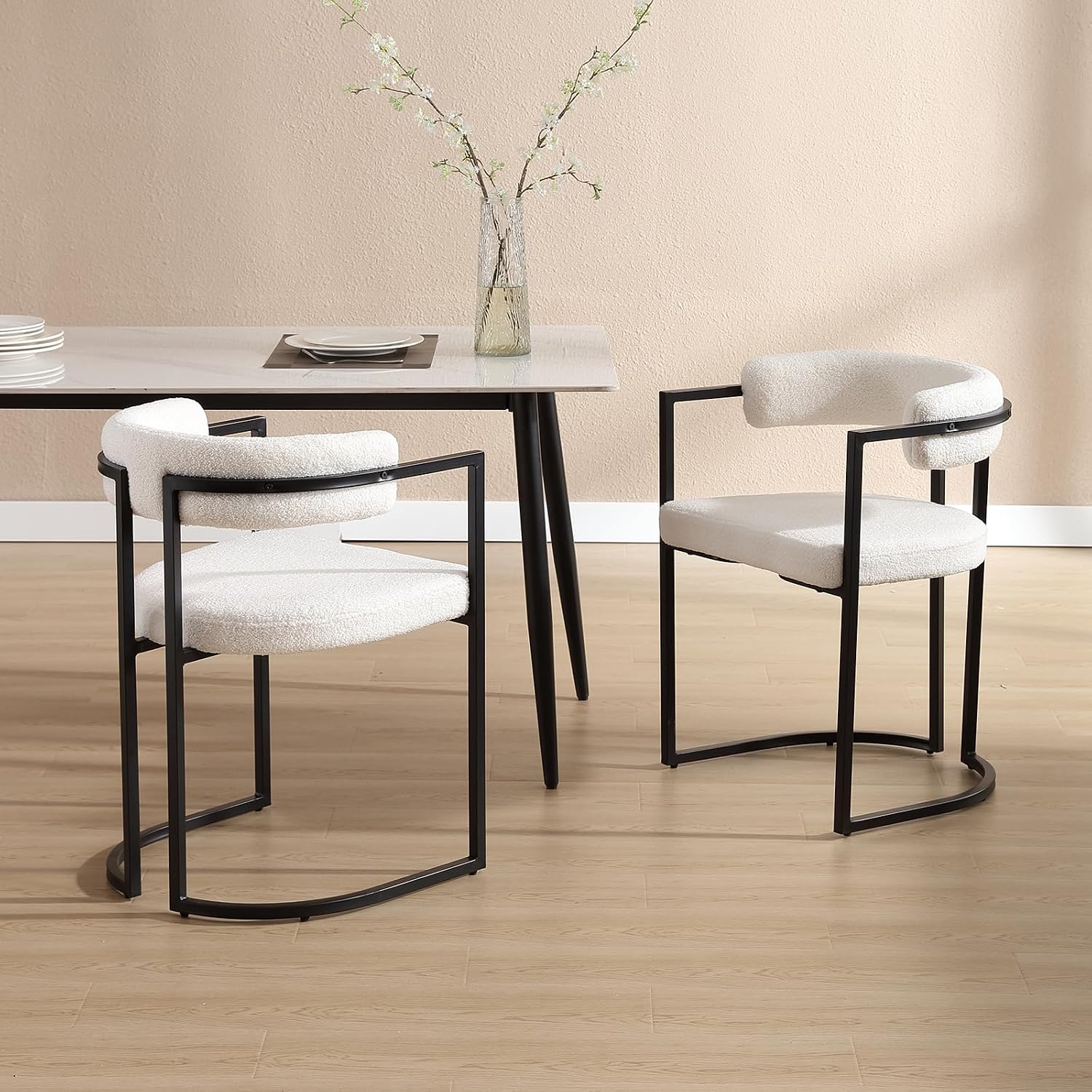 Detalle de chairus Loveseat set van 2 eetkamerstoelen in wit kunstbont met metalen frame