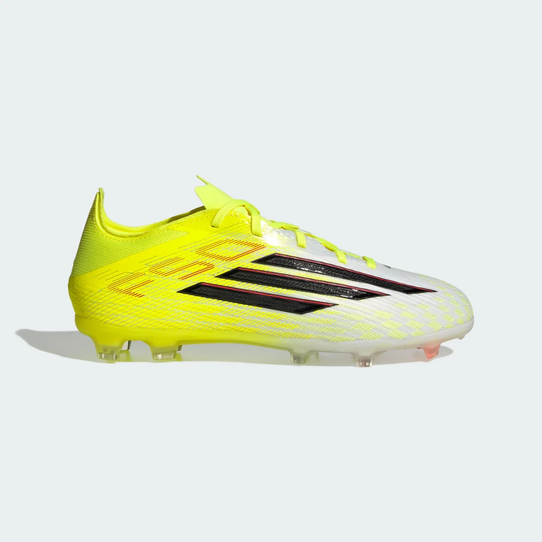 Detalle 2 de Adidas Bota F50 ELITE para césped natural seco – Amarillo, ideales para césped seco