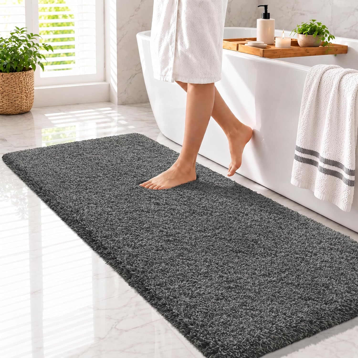 Detalle de Yimobra 60" x 24" Bathroom Runner Rug, Plush Microfiber, TPR Backing