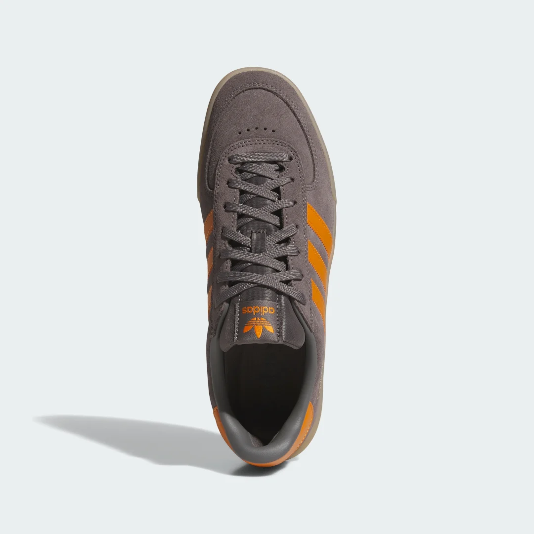 Detalle 2 de Zapatilla GLENBURN de Adidas: una opción de color Marrón para uso diario y rutas urbanas