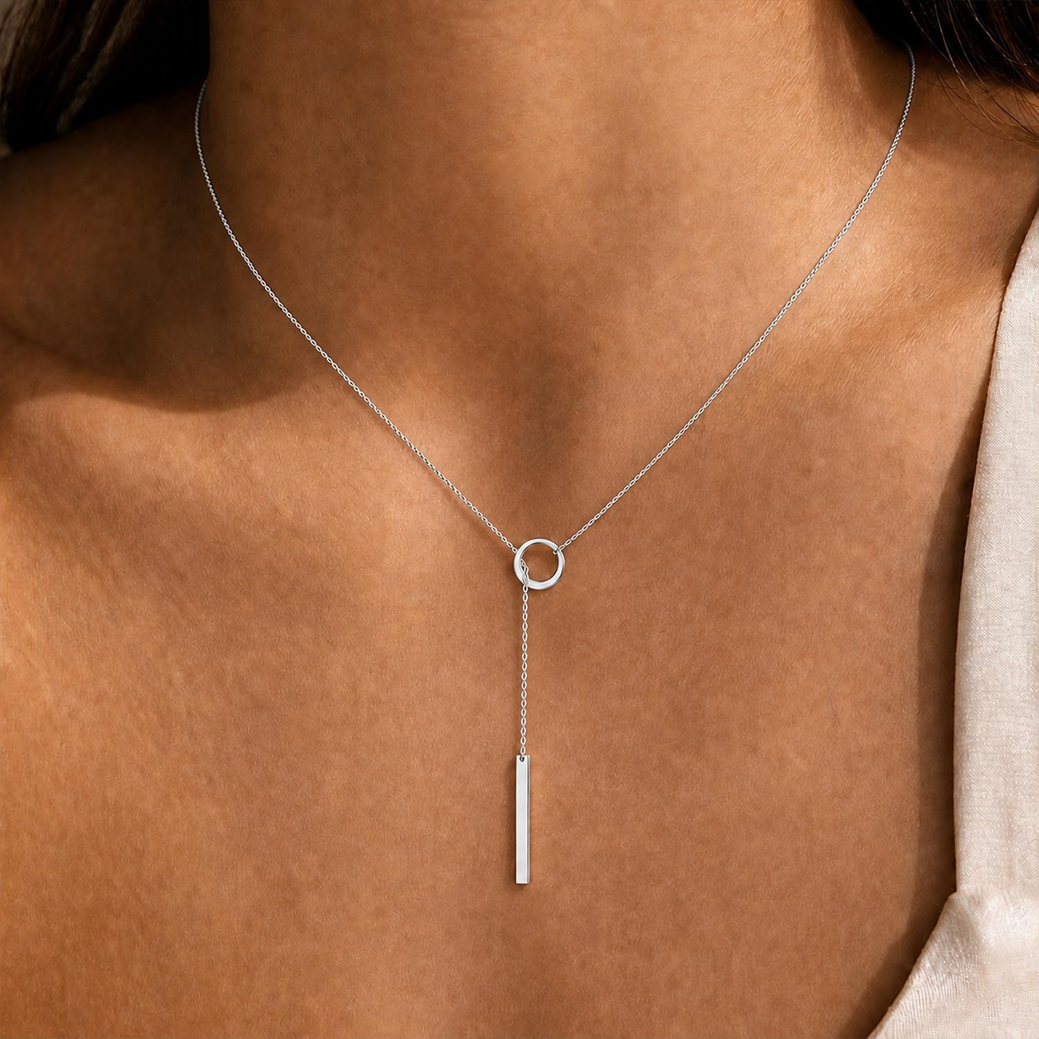 Detalle 2 de Patwes Lariat Necklace, 14K Gold Plated