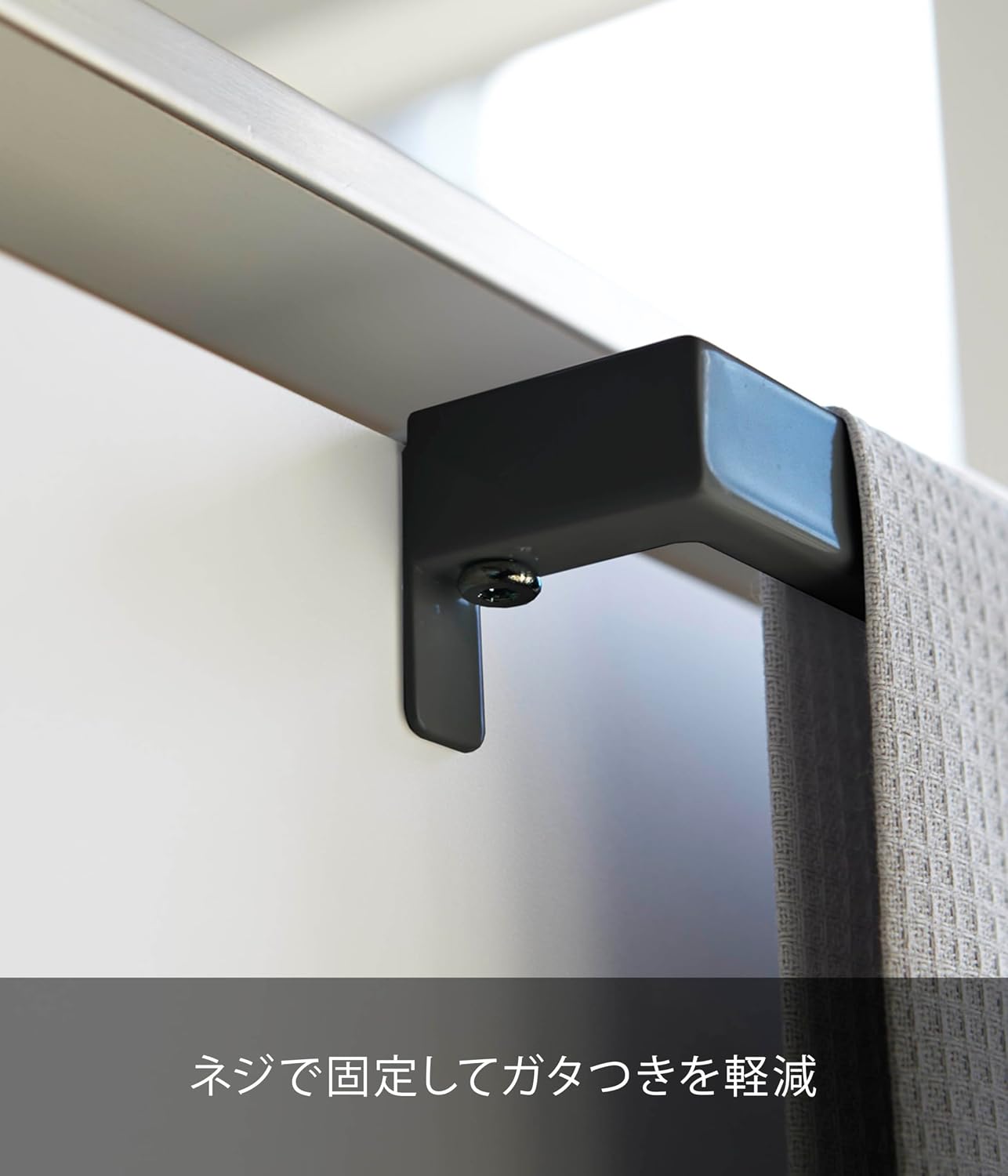 Detalle 2 de 山崎実業 tower 2854 キッチンタオルハンガーバー ブラック 幅19cm