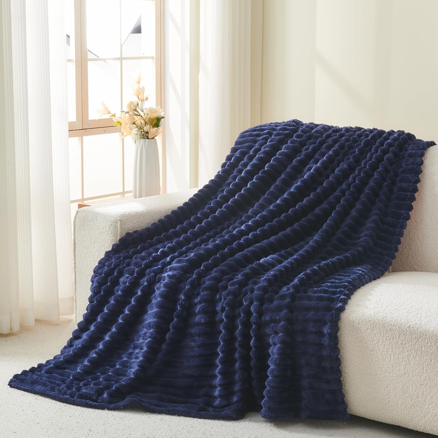 Detalle 2 de Deamsure Twin Fleece Blanket, Navy 3D Ribbed, Lightweight, 60" x 80