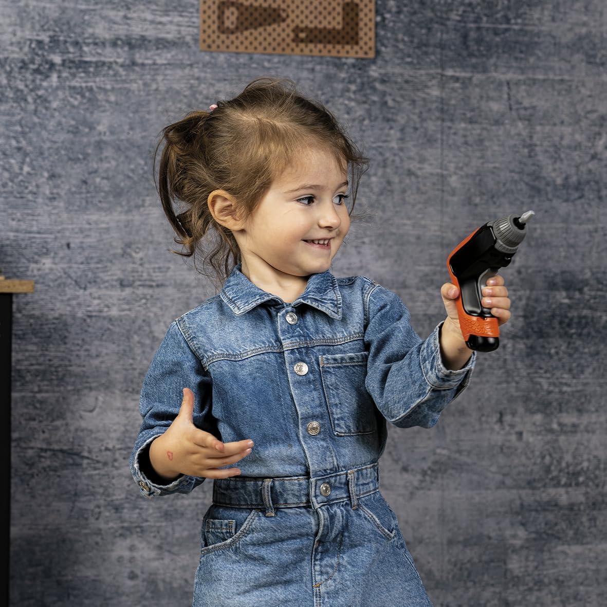 Thumbnail 6 de Smoby Black+Decker Truck mit Werkzeugbox – Konstruktionsfahrzeug mit Anhänger, Greifarm-Bauset & 60 Zubehörteilen (ab 3 Jahren)