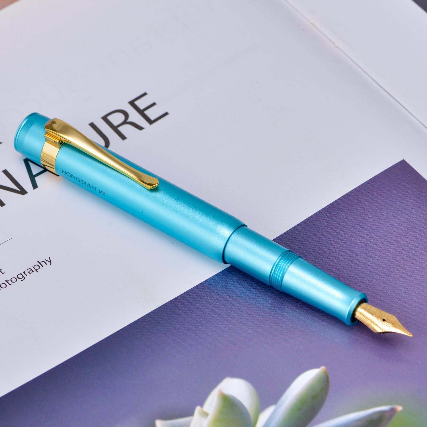 Thumbnail 5 de Hongdian M2 Black Forest Mini Fountain Pen – Lake Blue (Aluminium, Medium-Soft Nib)