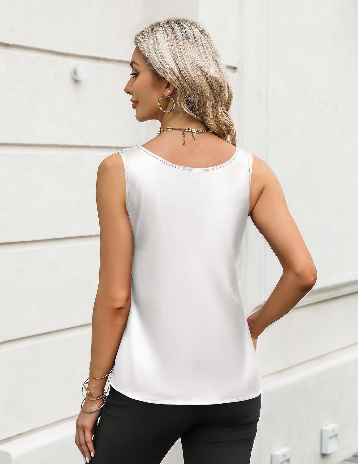 Detalle de Zeagoo Silk Satin Tank Tops for Women: Scoop Neck Sleeveless Camisole (2026 Summer Basic Blouse)