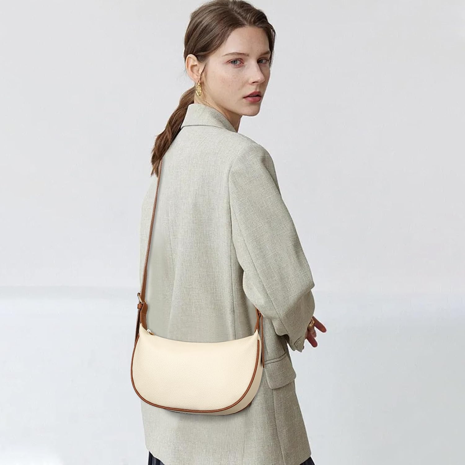 Thumbnail 1 de GAEK EAO Small Crescent Bag: A Practical Yet Stylish Crossbody for Everyday Use