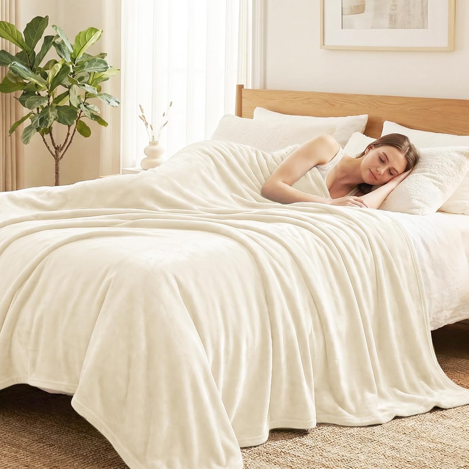 Thumbnail 6 de CozyLux Kuscheldecke Flauschig 150x200 cm – XL Flanell-Decke als weiche Sofa- und Wohndecke in Creme