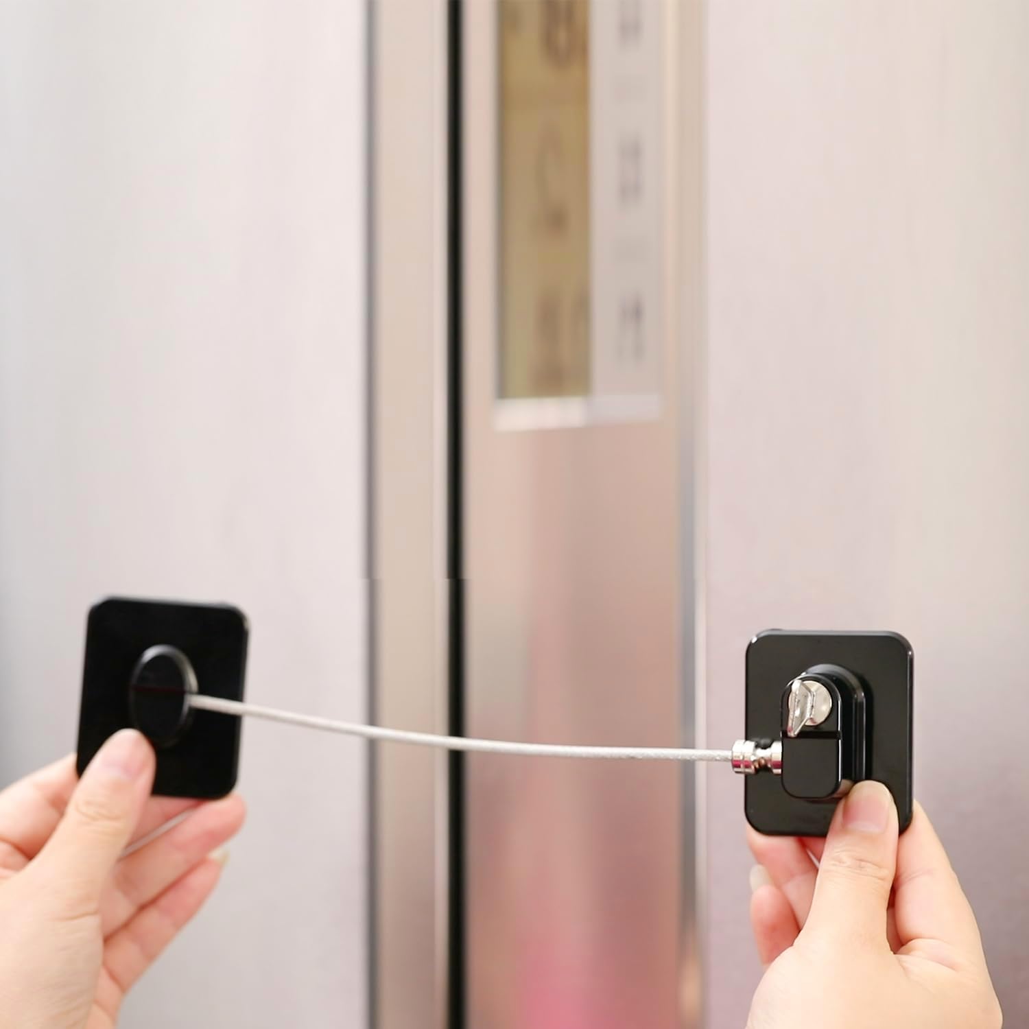 Thumbnail 1 de YEYA LOCK-FQ3-3-4 Refrigerator Locks with Keys, 4-Pack Adhesive Child Locks