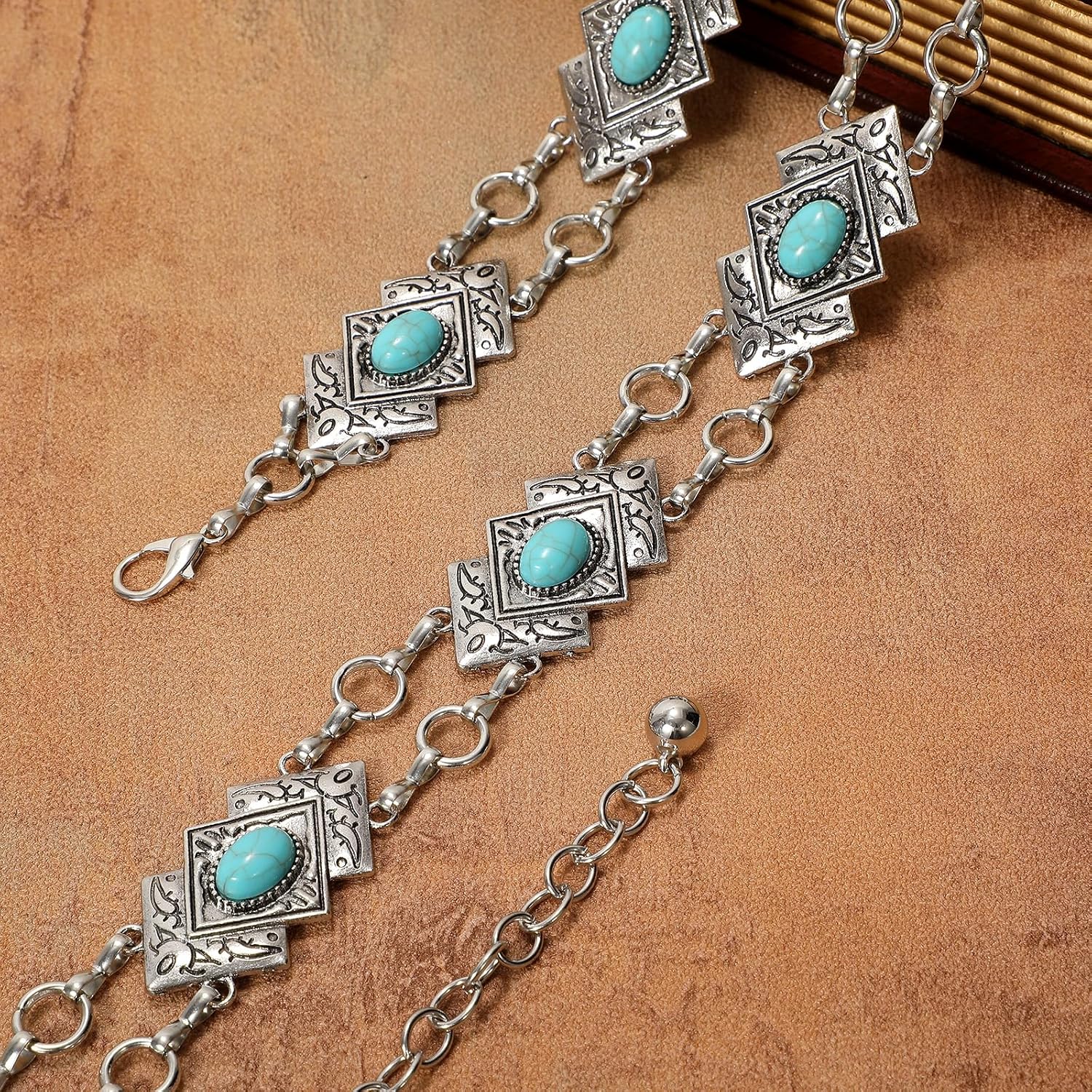 Detalle de WHIPPY Women’s Western Metal Concho Chain Belt – adjustable gold waist chain for boho, cowgirl & country outfits