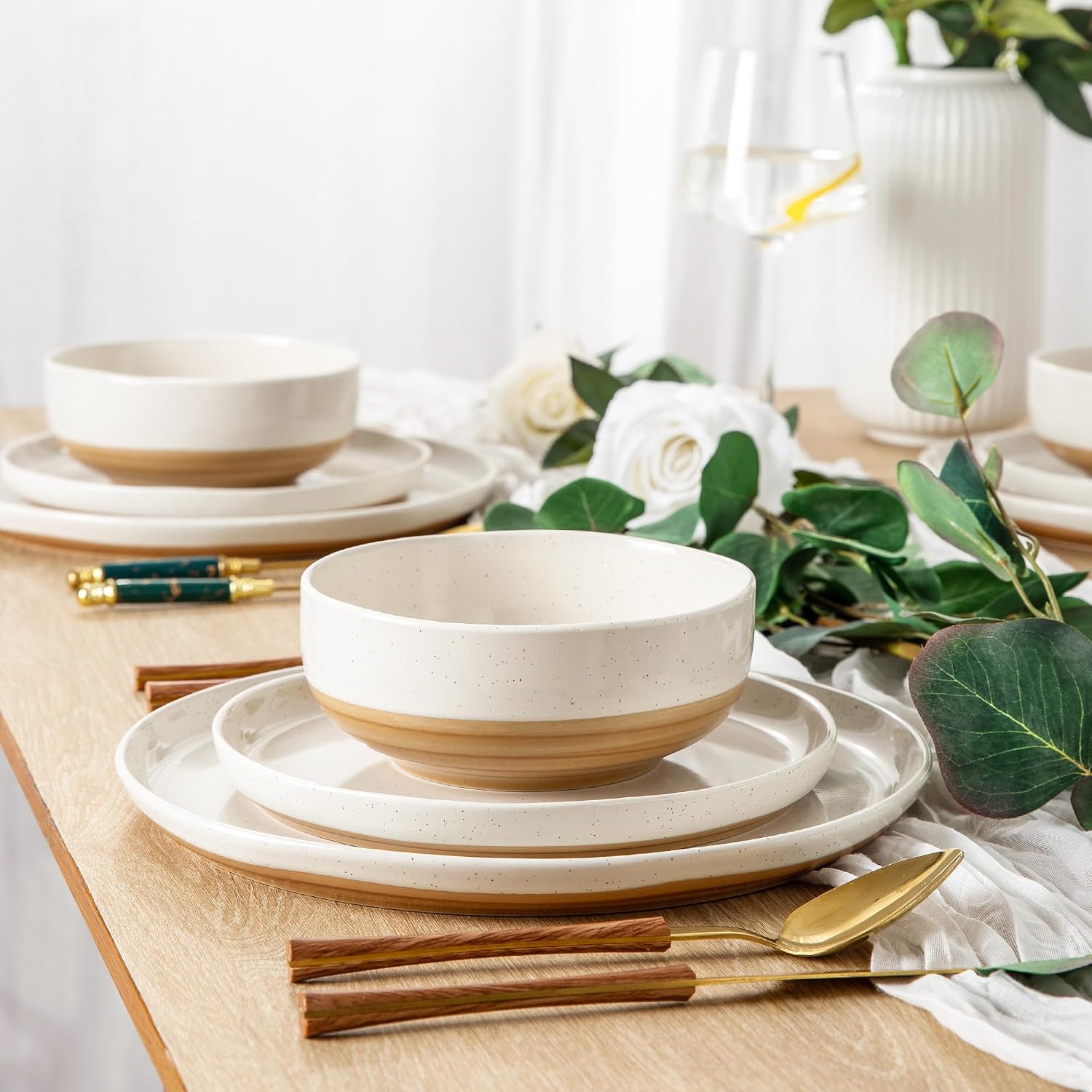 Detalle de AmorArc Handpainted Ceramic Dinnerware Set (12-Piece) – Stoneware Dishes for 4