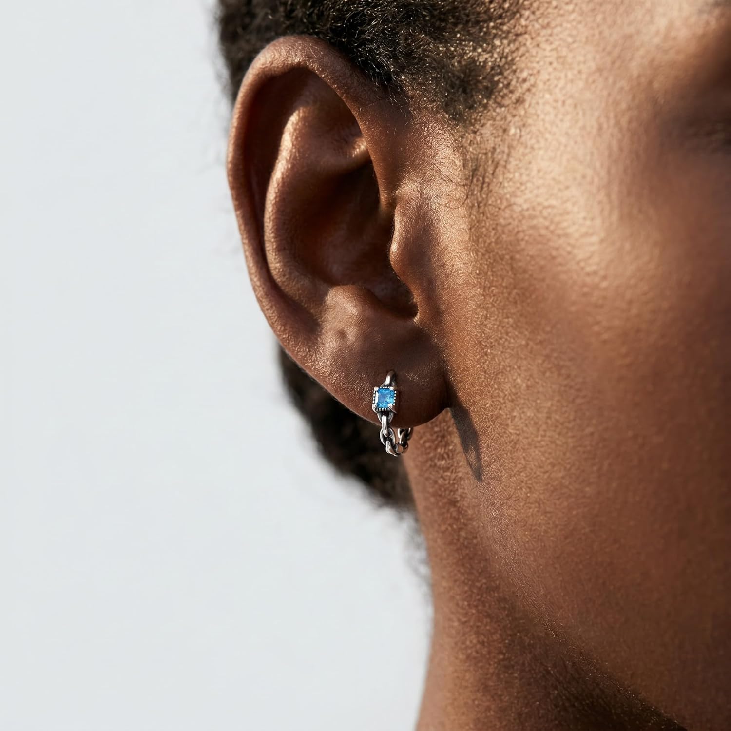 Detalle 2 de SLUYNZ 925 Sterling Silver Blue CZ Hoop Earrings for Women – 1.3 cm Link Huggie