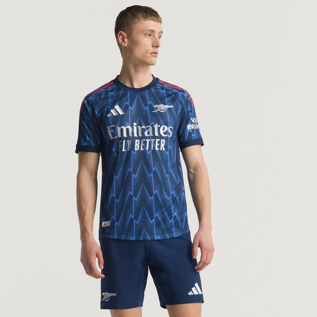 Detalle de Camiseta Arsenal 25/26 Segunda Equipación Oficial — Adidas