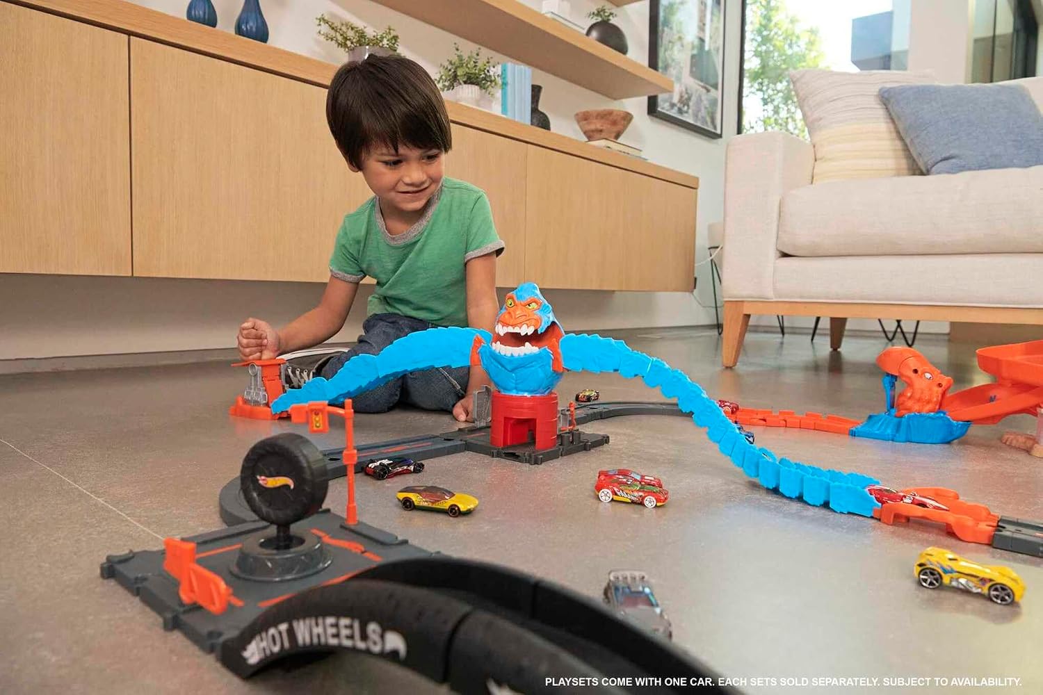 Detalle 2 de Hot Wheels City: Pista Gorila en la Gasolinera 🦍