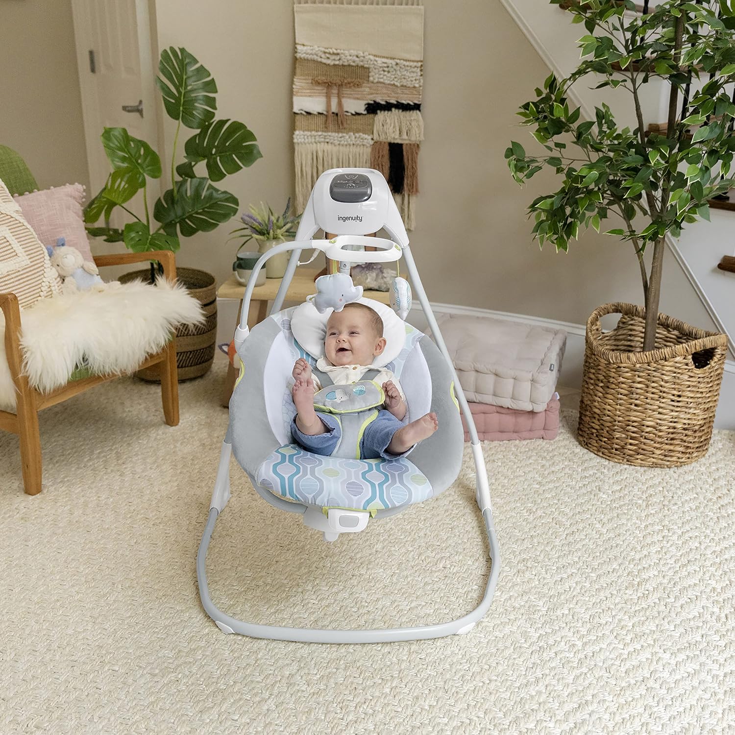 Detalle de Ingenuity Balancelle Toutconfort Everston — 6 vitesses, 3 sens de balancement et mobile avec 2 jouets peluche