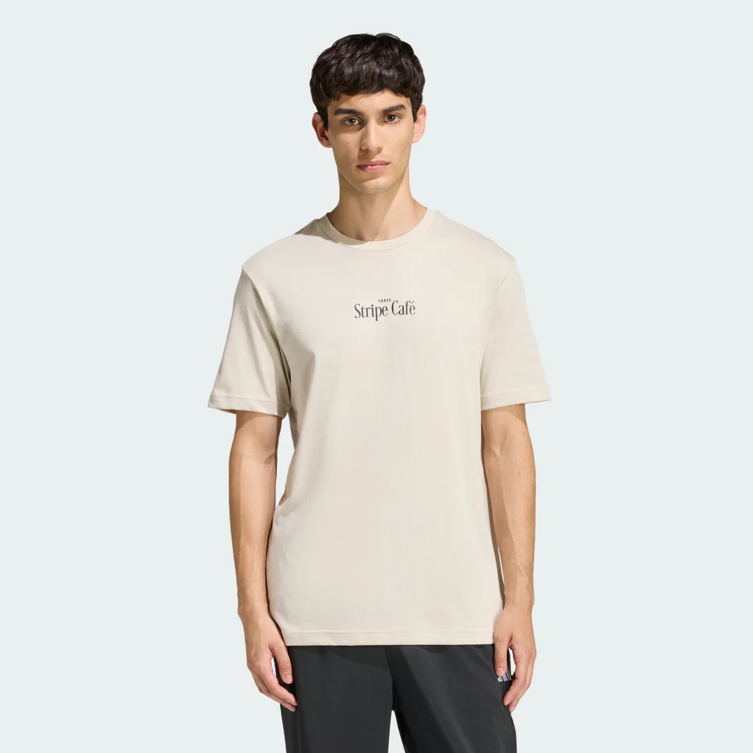 Detalle de Camiseta estampada Coffee Cafe Donut Box de Adidas – beige, estilo relajado para el día a día